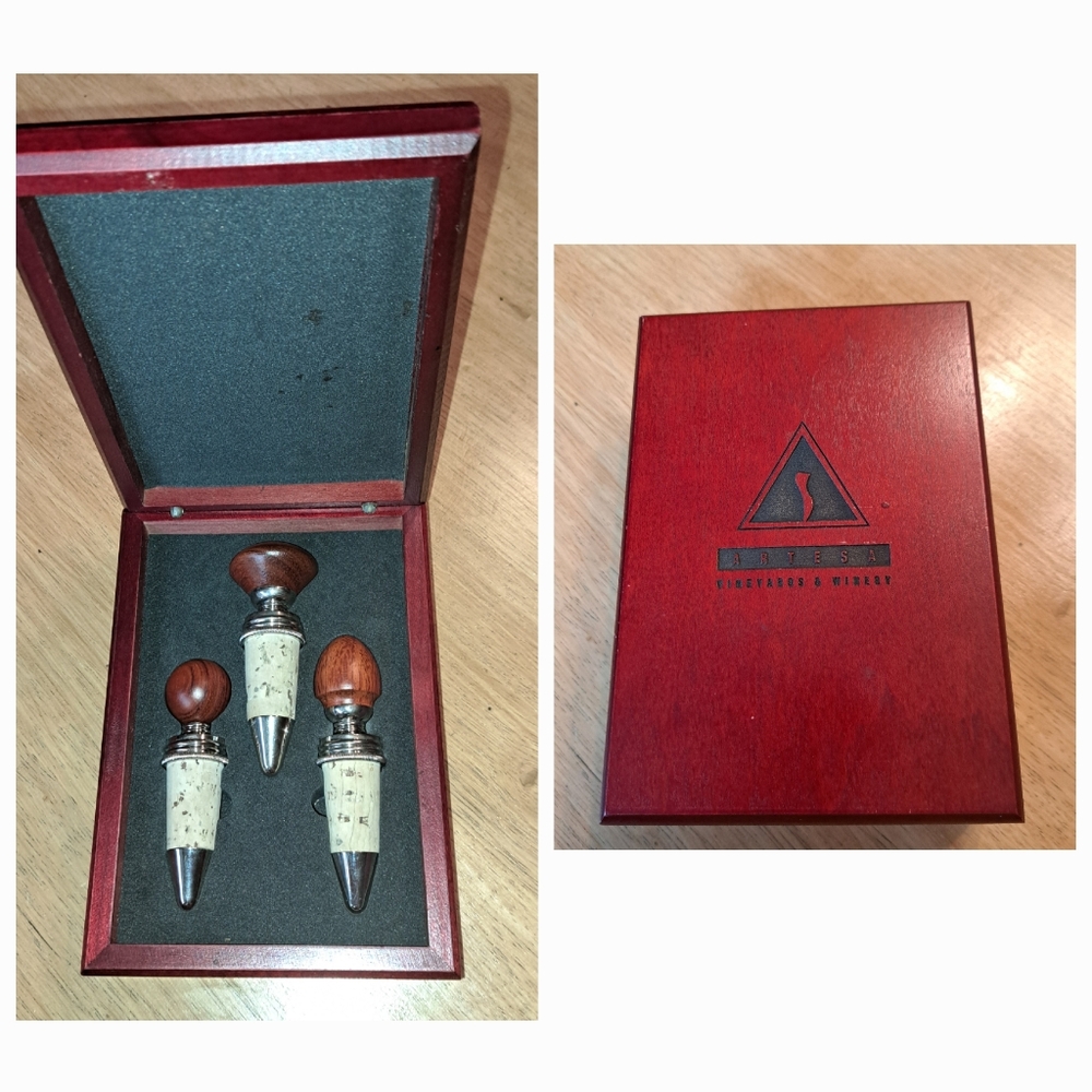 3 piece set of wood wine 🍷 bottle stopper
